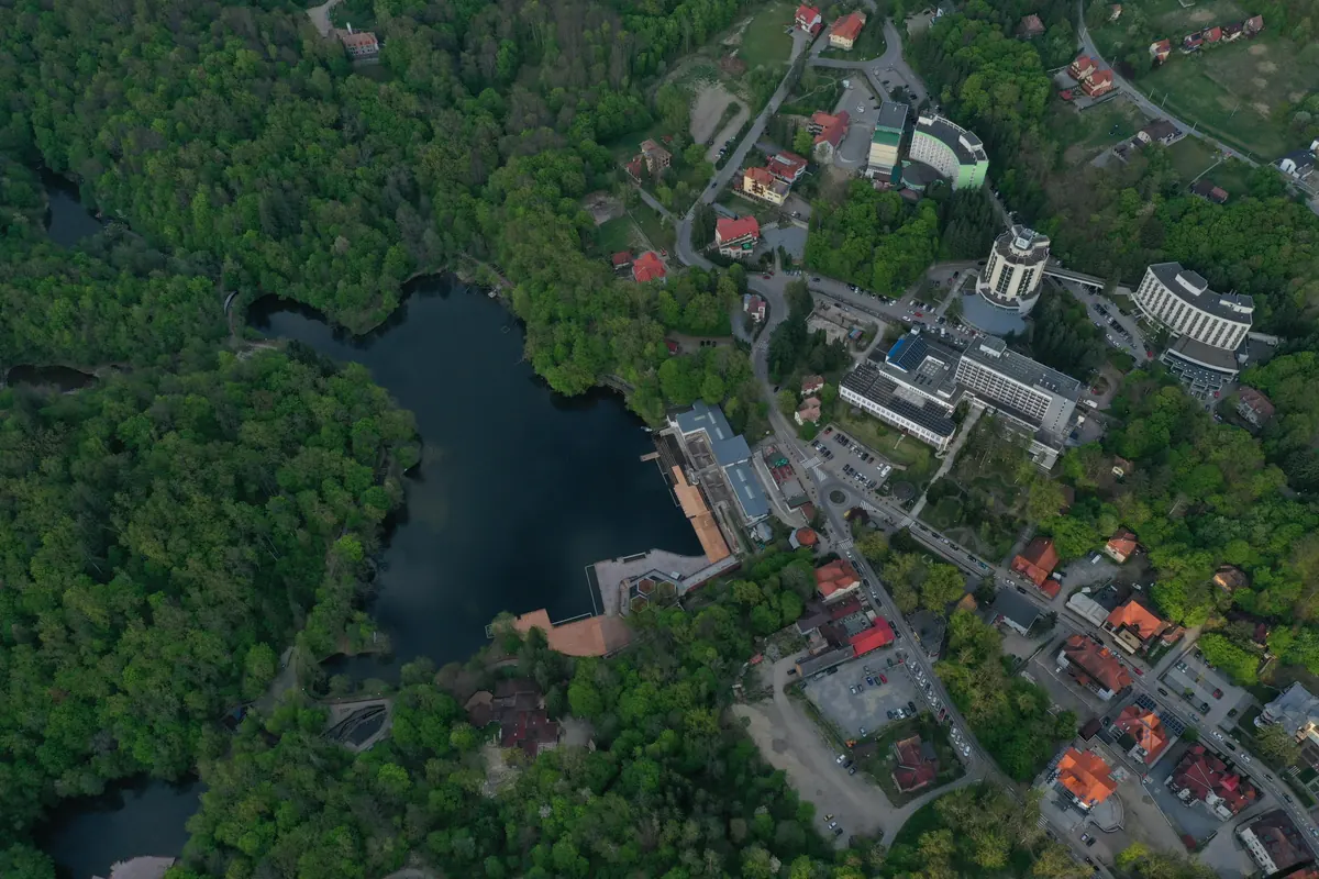 Ahol a fenyvesek suttognak – Kalandok a Hargita lábánál