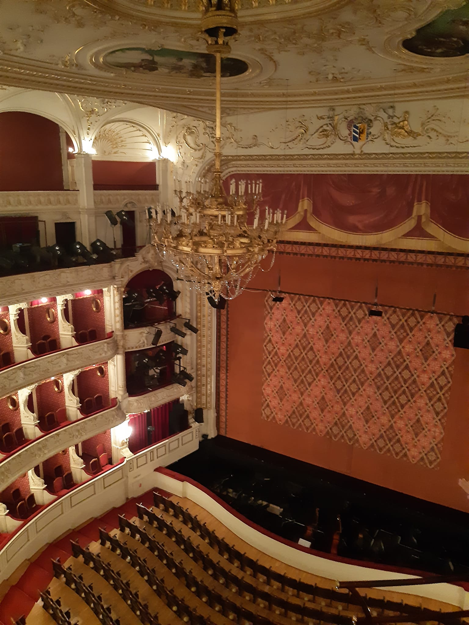 Színházas élményséta Szegeden – a kulisszák világában