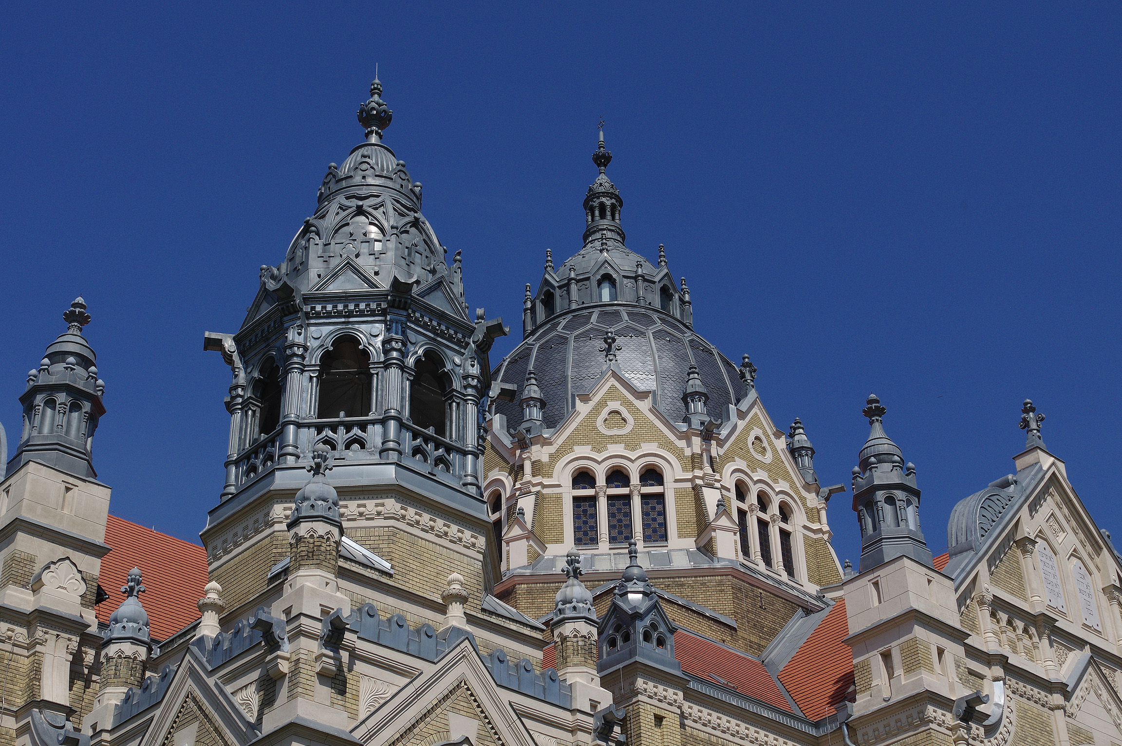 Kőbe vésett történetek – Szeged zsidó öröksége