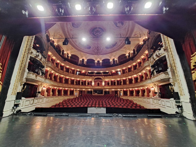 Színházas élményséta Szegeden – a kulisszák világában