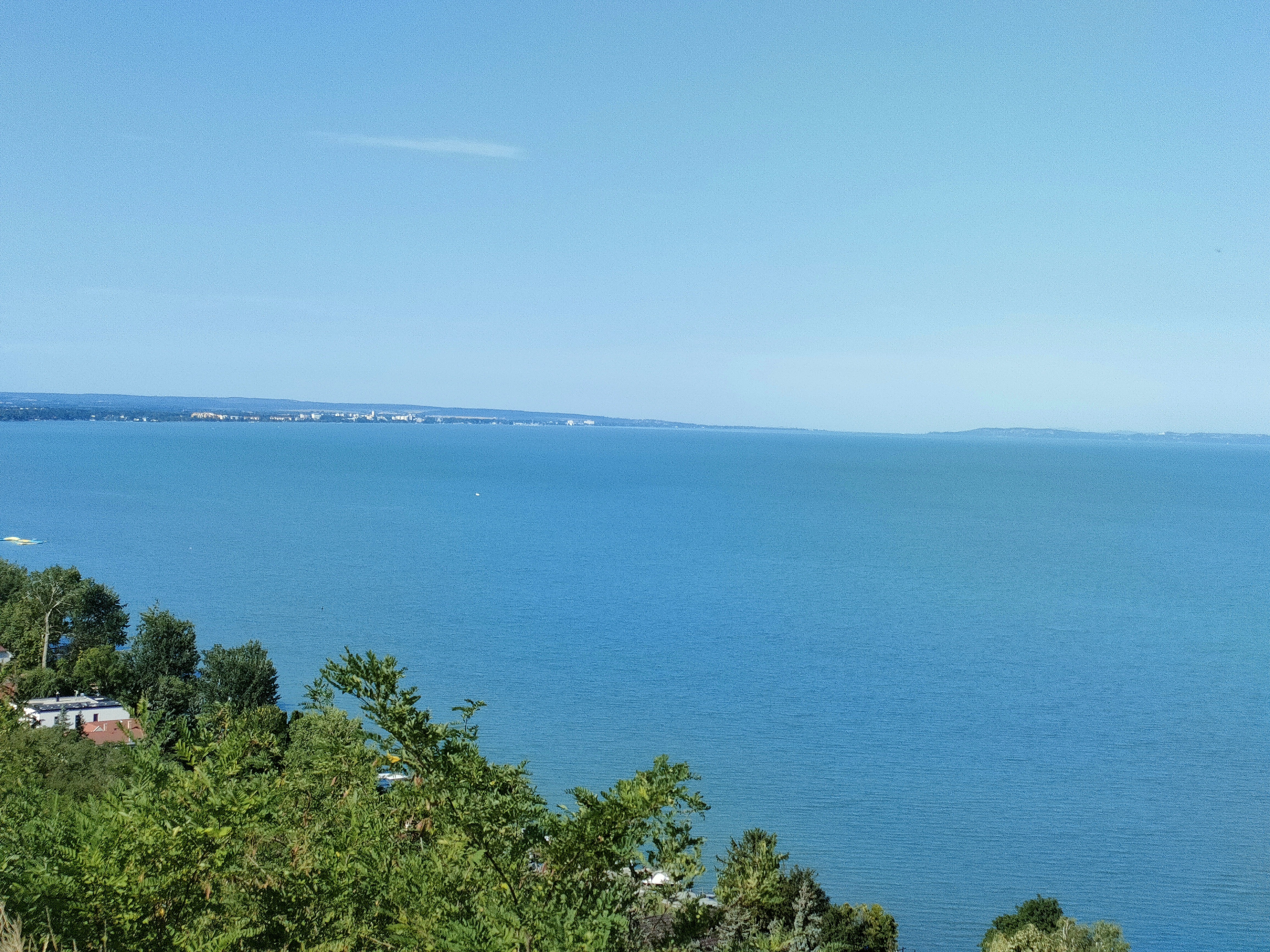 Gyönyörű kilátás a Balatonra