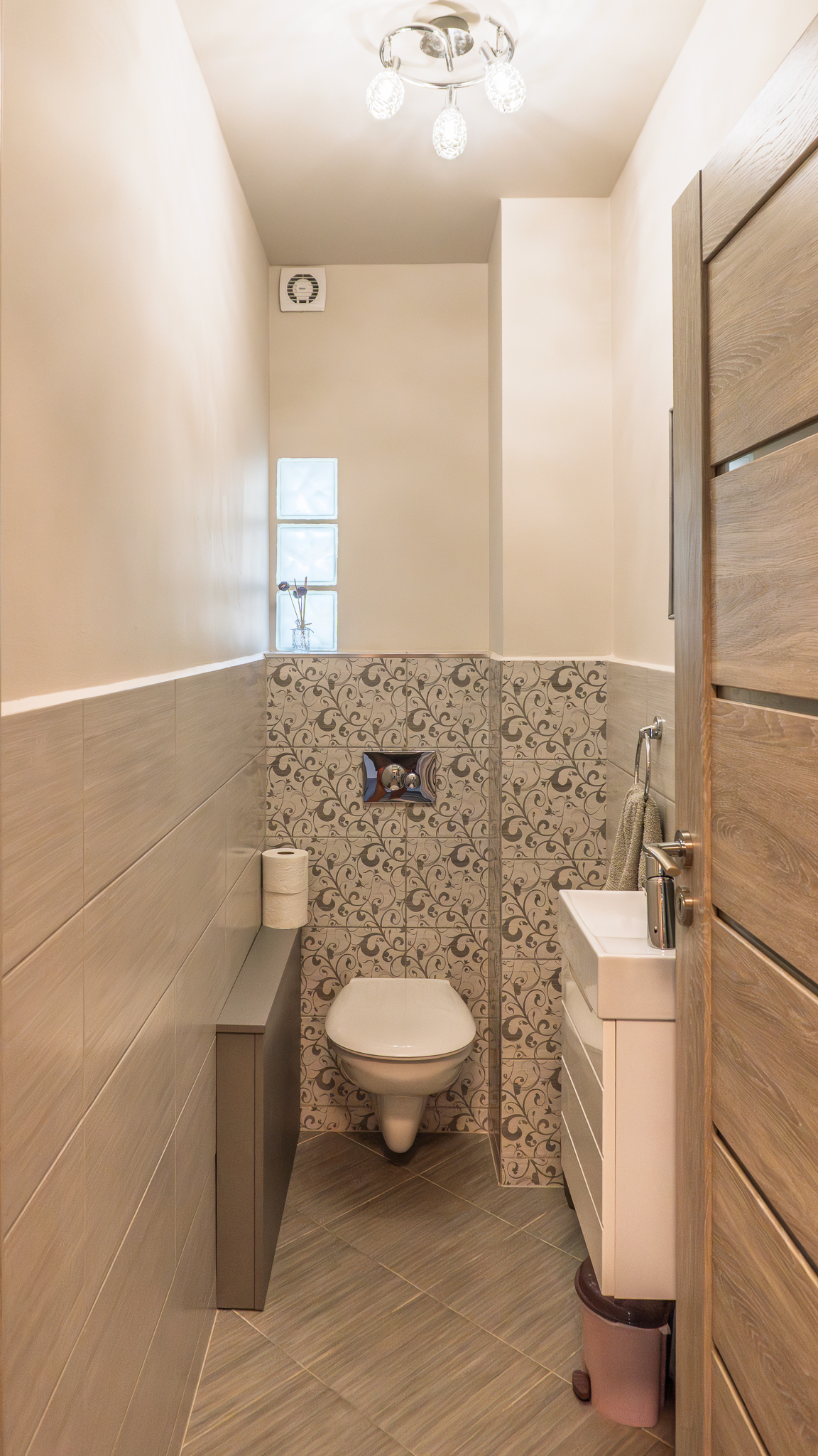 alsó szint WC-kézmosó