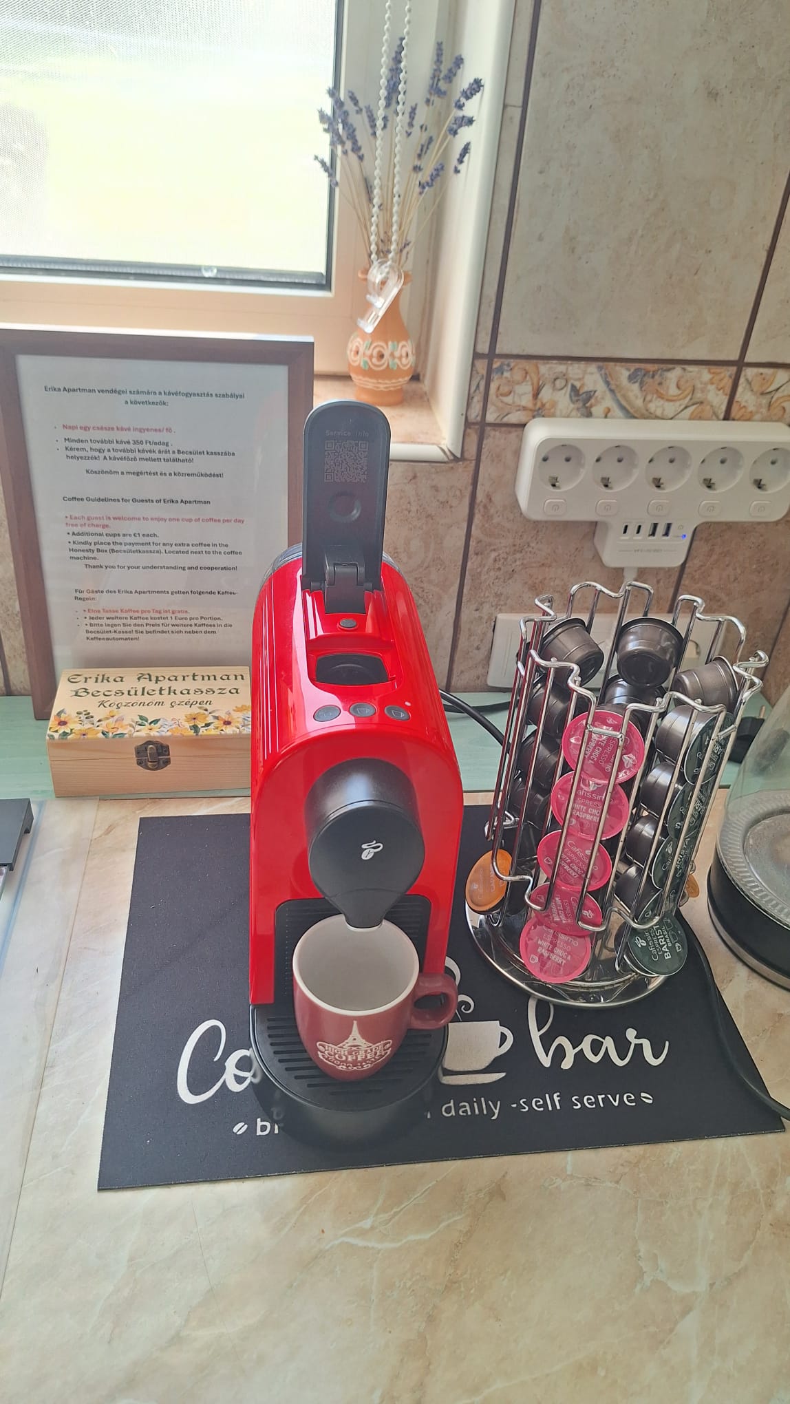 Kávéfogyasztás 1 adag kávé/nap ingyenes további 350Ft/adag