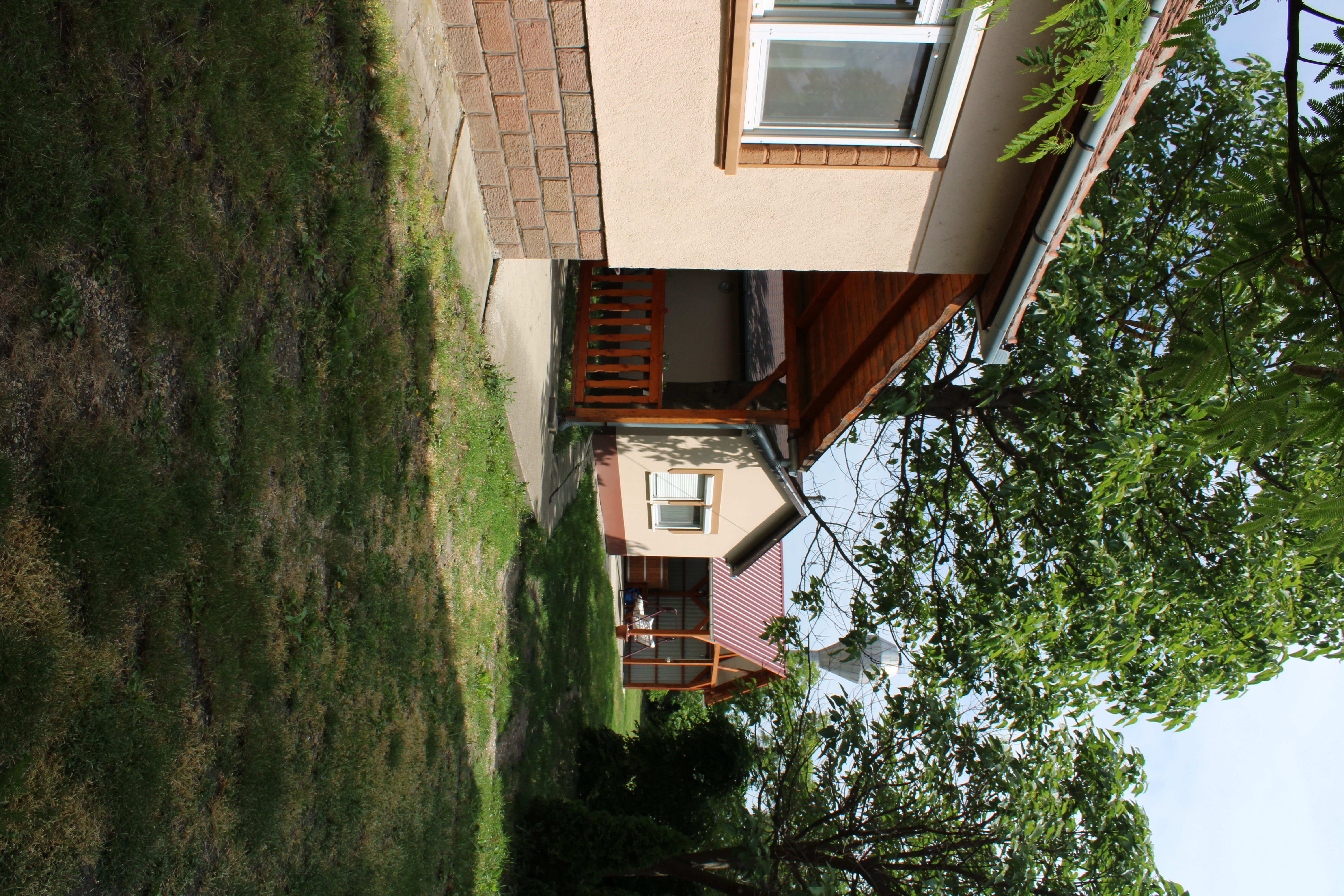 Parkolás az udvarban