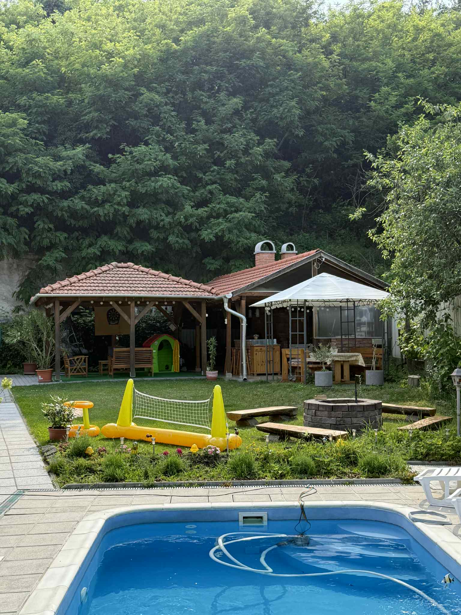 Kerti pavilon, külső kerti konyha , nyársaló