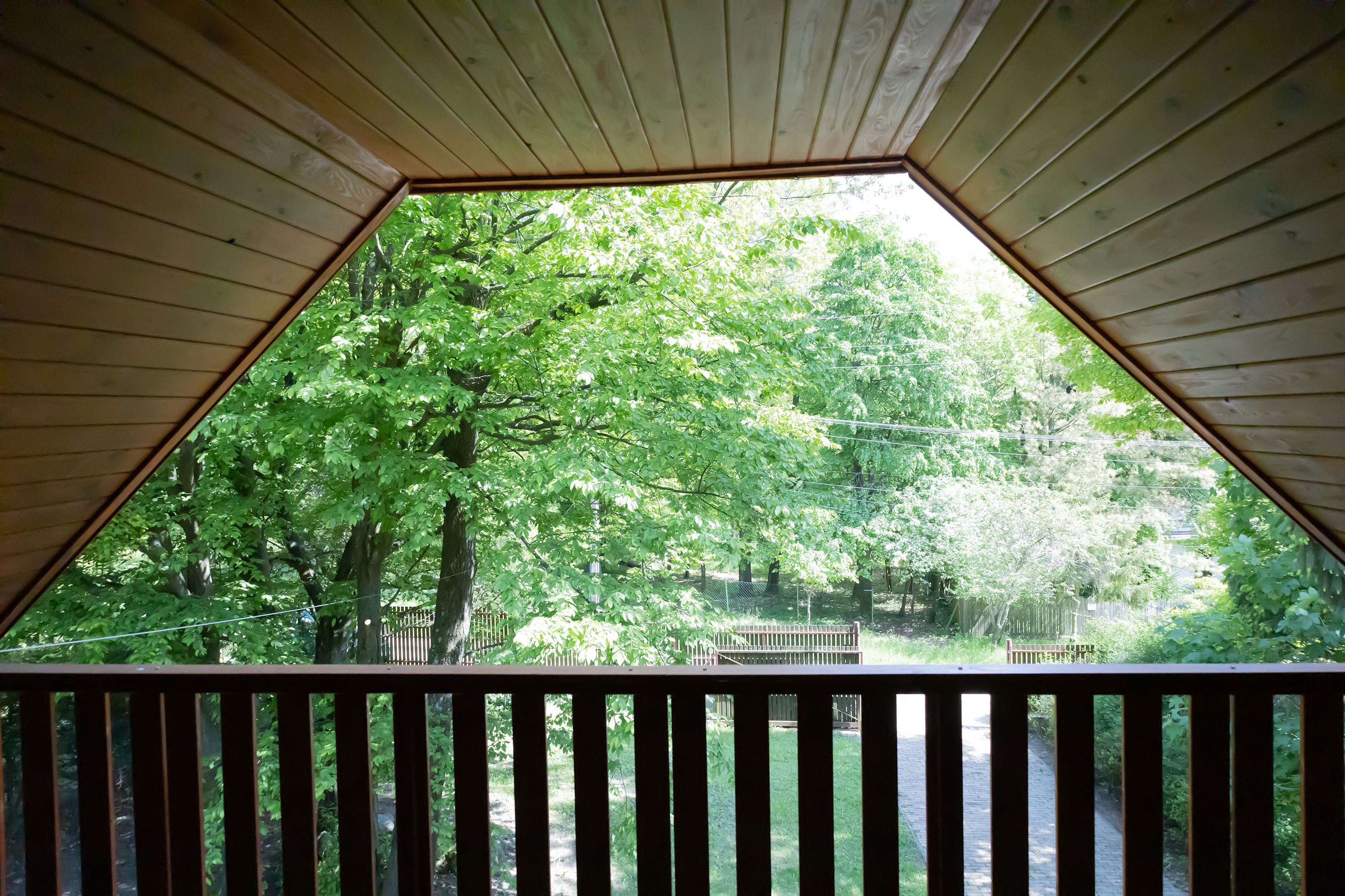 Fedett erkély,ami a két fős hálóból közelíthető csak meg