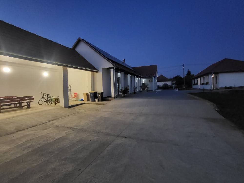 Zárt parkoló,udvar