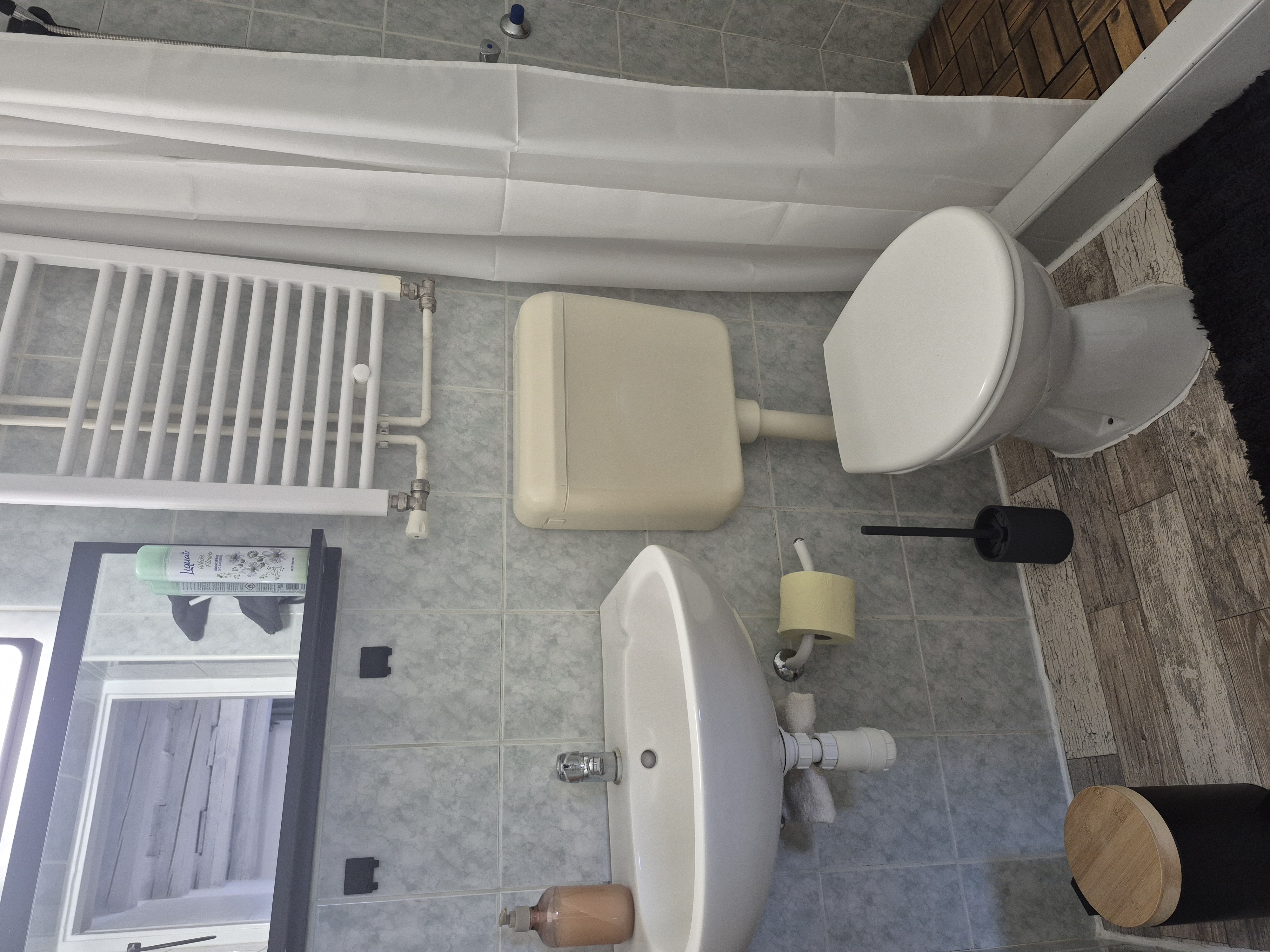 Apartman 1 zuhanyzó