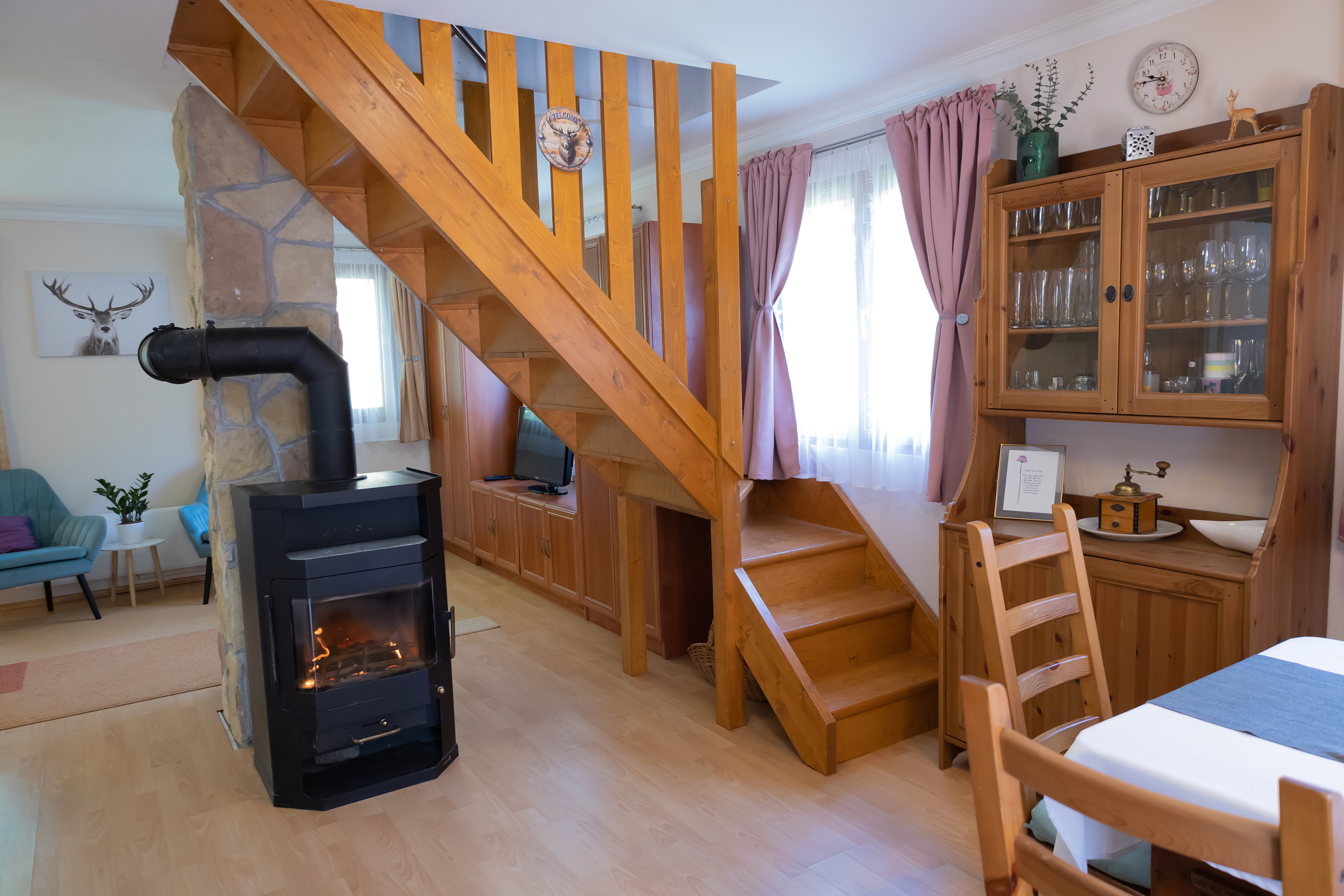 Étkező, kandalló, nappali