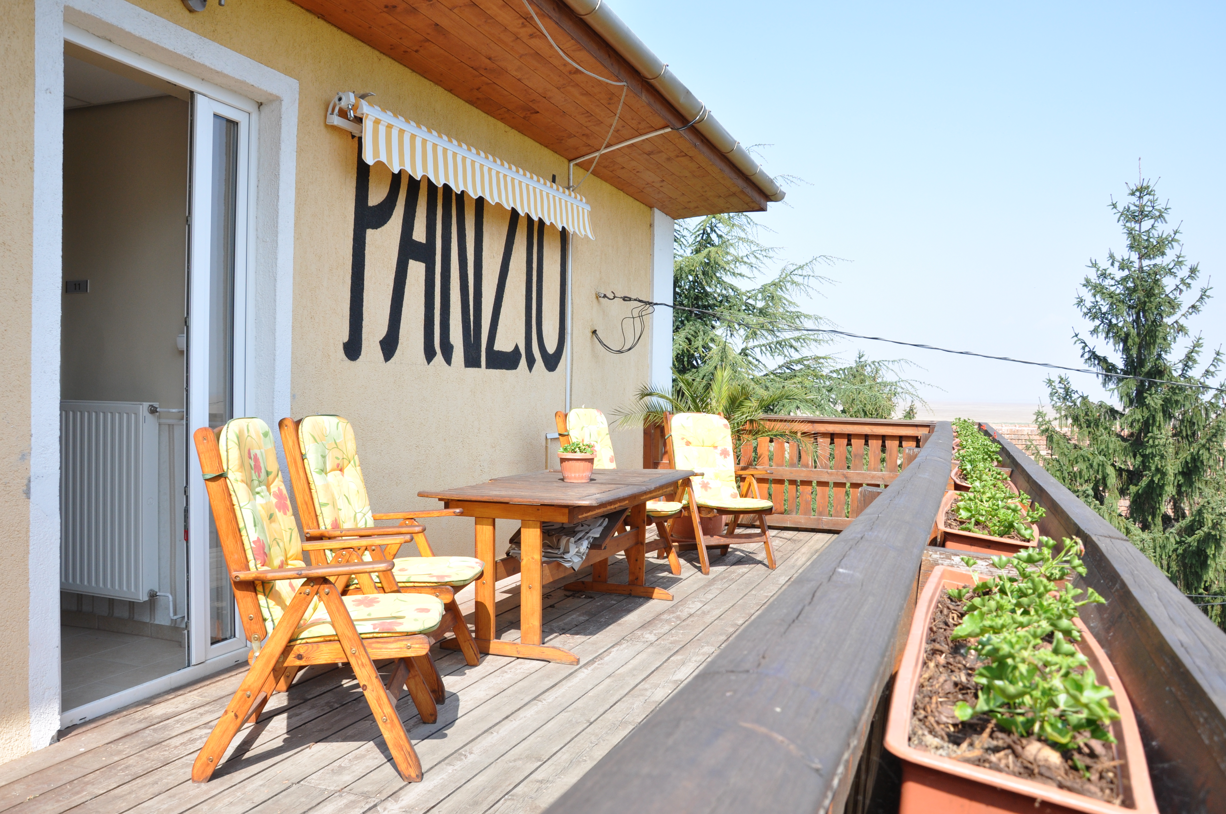 Terasz gyönyörű panorámával a Fertő-tóra