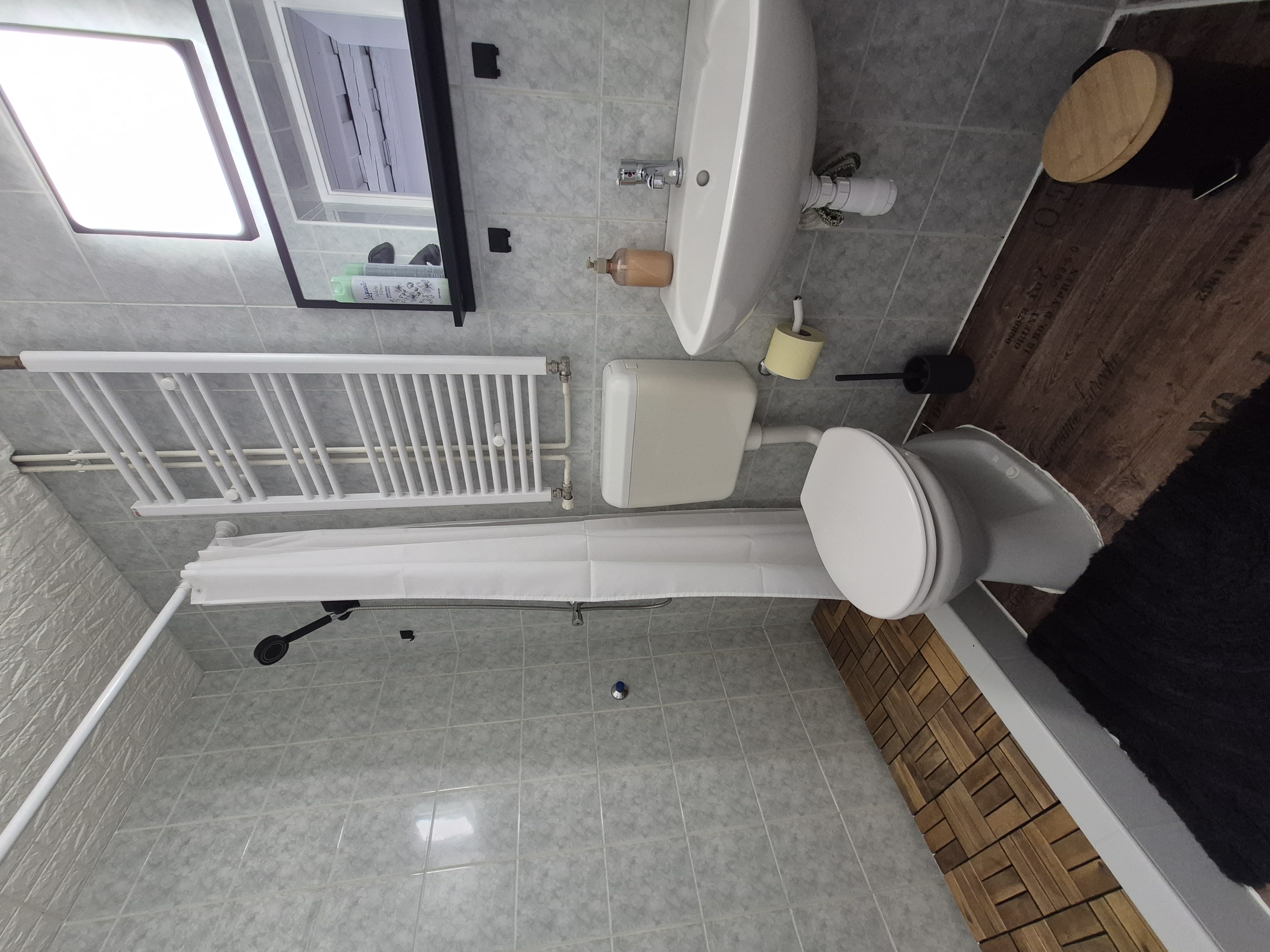 Apartman 2 zuhanyzó