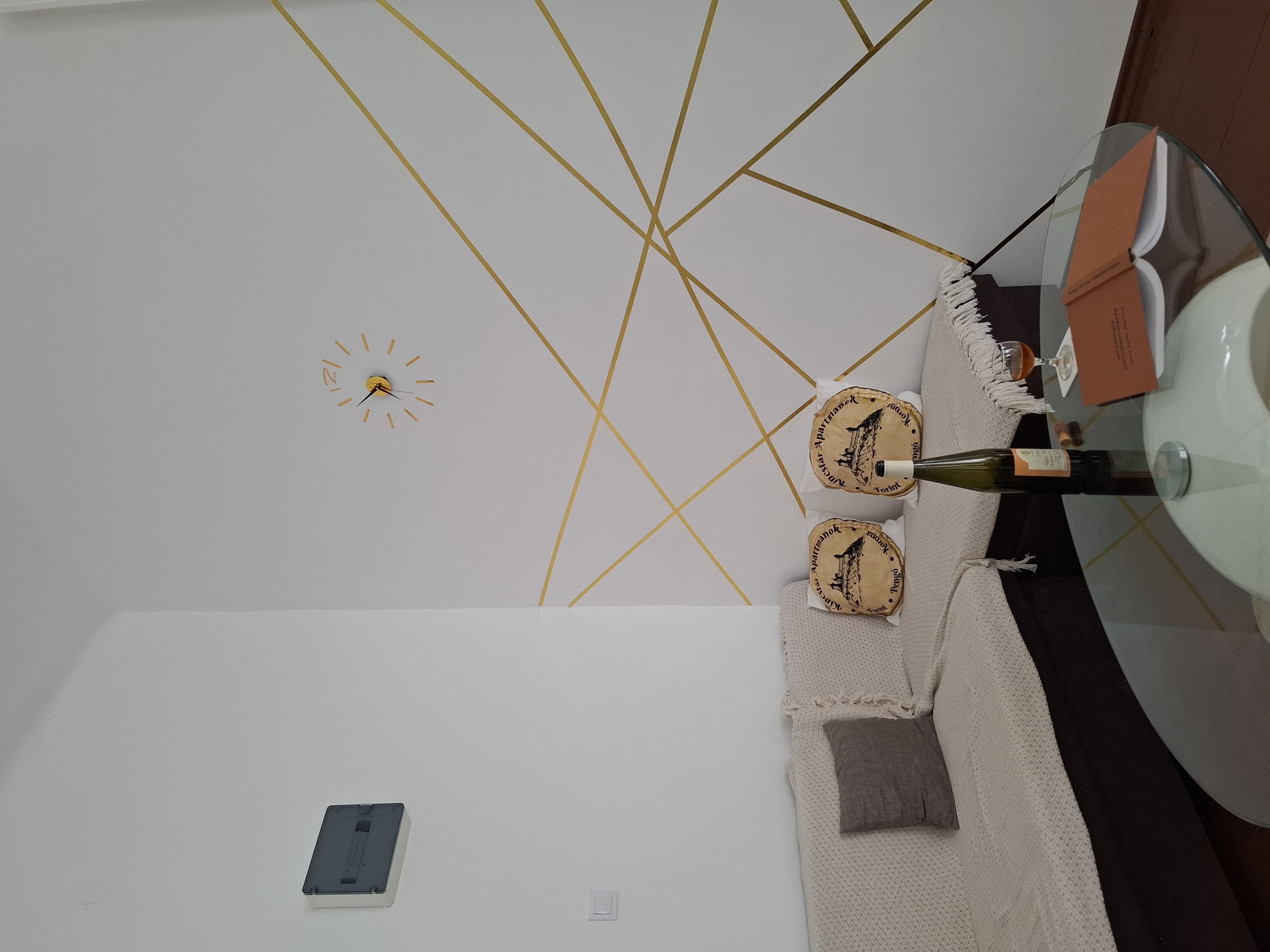 KINCSTÁR APARTMANOK KORONA APARTMAN